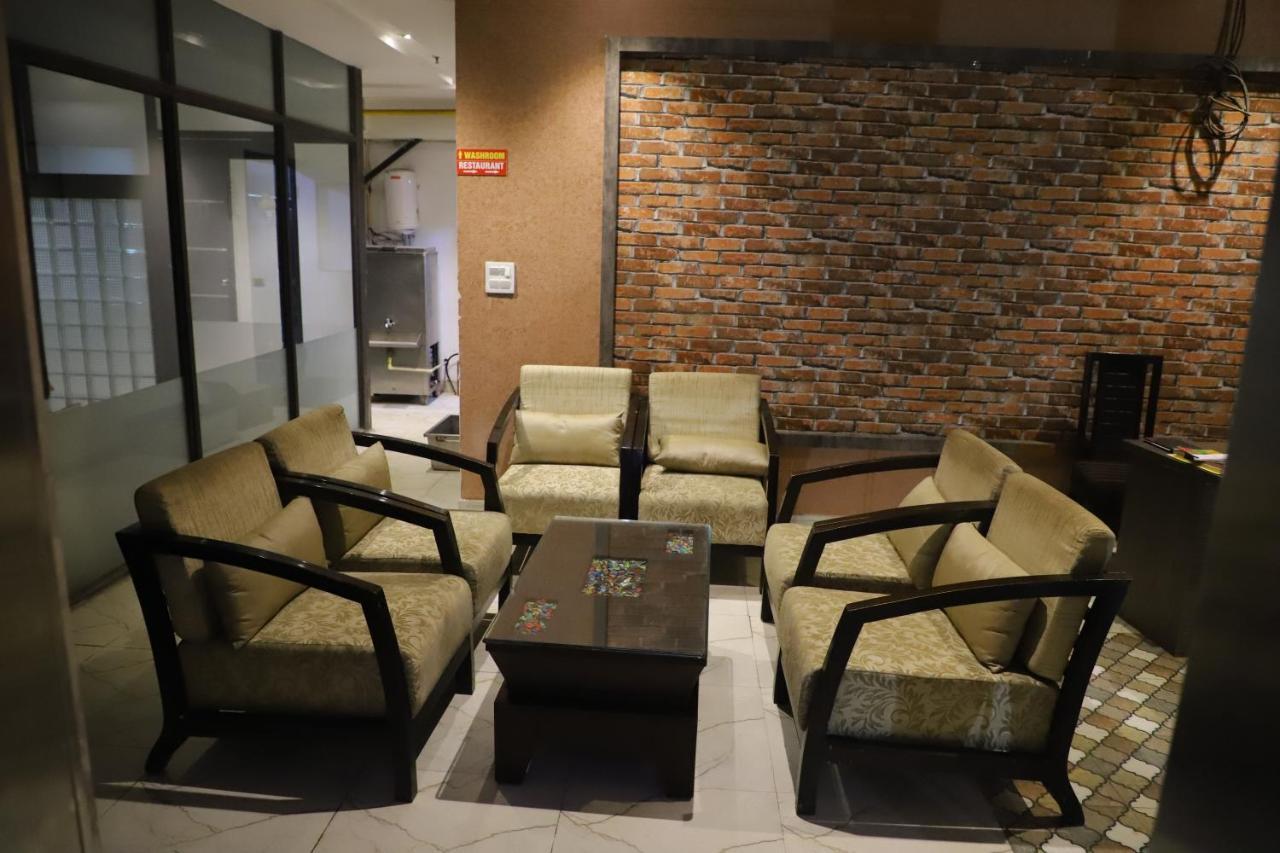 Genx Le Crescent Ghaziabad Hotel Exterior photo