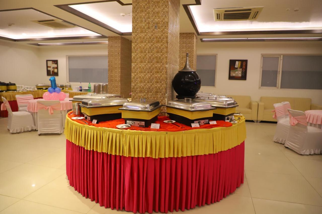 Genx Le Crescent Ghaziabad Hotel Exterior photo