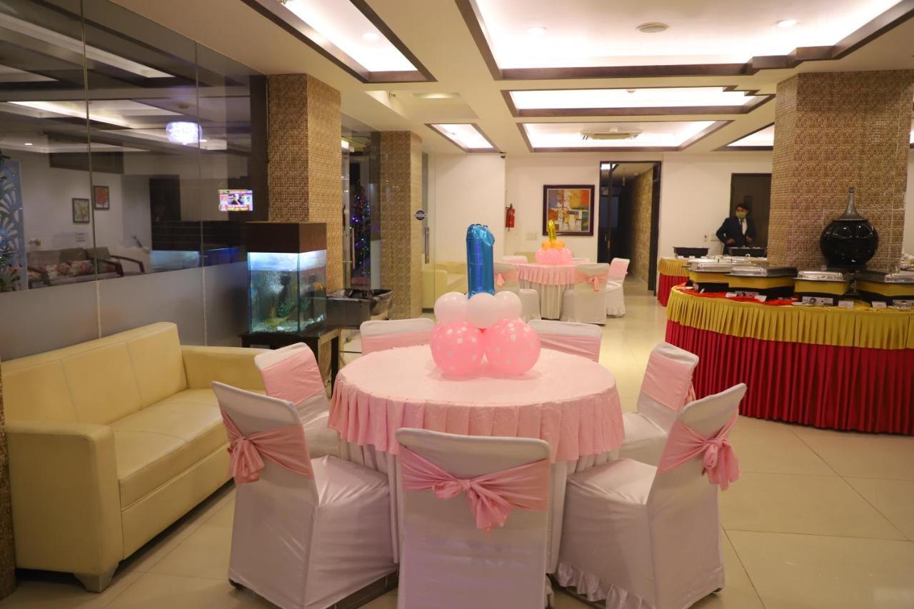 Genx Le Crescent Ghaziabad Hotel Exterior photo