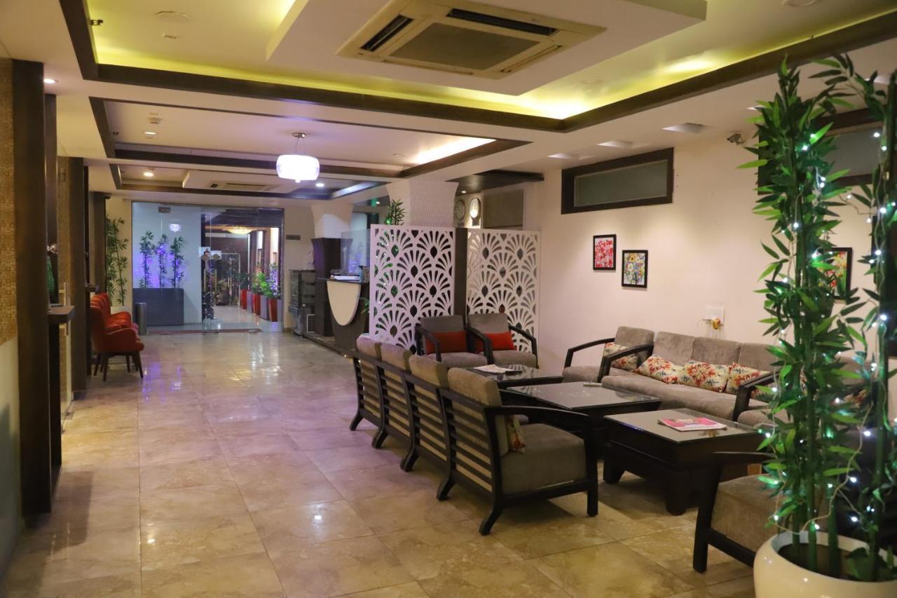 Genx Le Crescent Ghaziabad Hotel Exterior photo