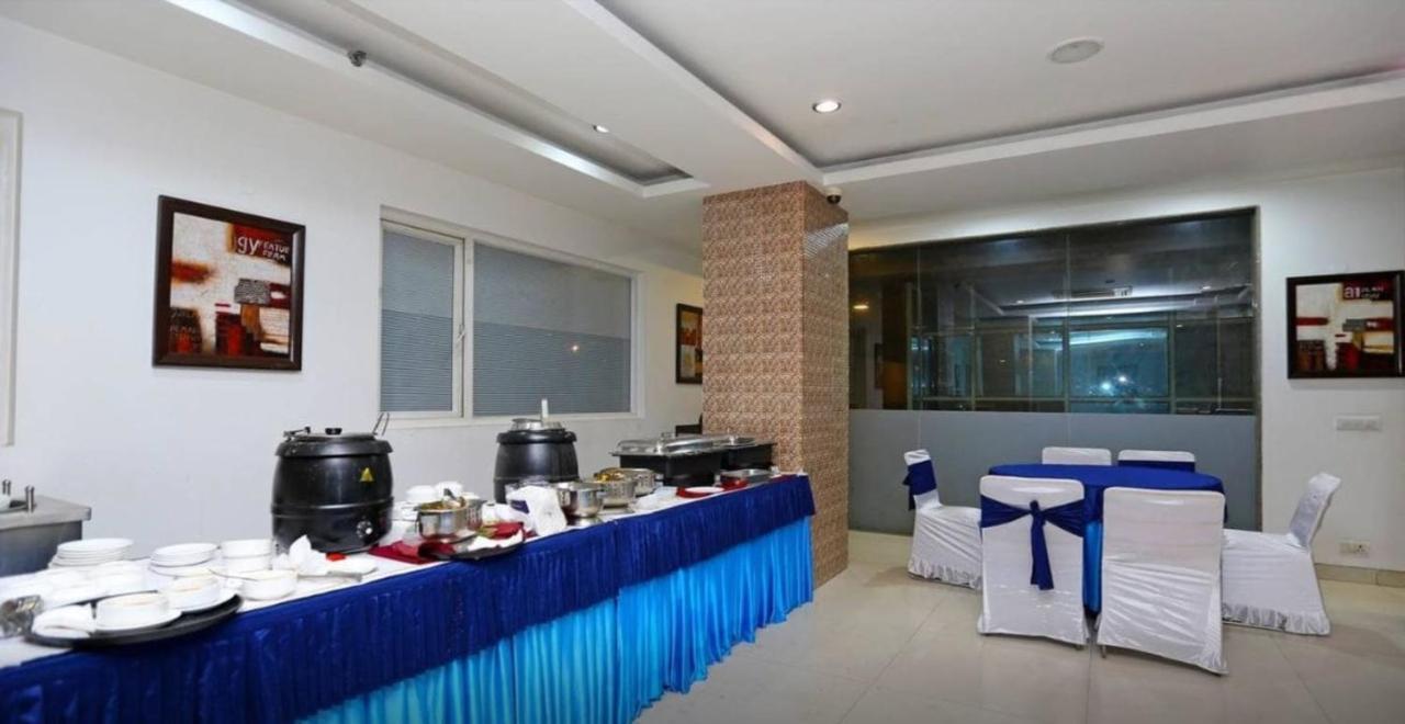 Genx Le Crescent Ghaziabad Hotel Exterior photo